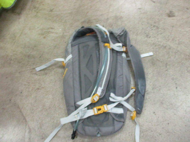 Load image into Gallery viewer, Used High Sierra Cragin 2L Hydration Pack (Excellent Condition)
