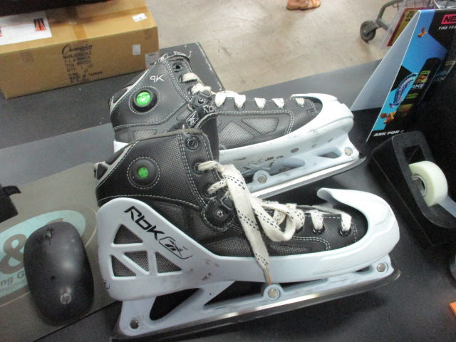 Load image into Gallery viewer, Used Reebok RBK 9K Hockey Goalie Skates Size 9
