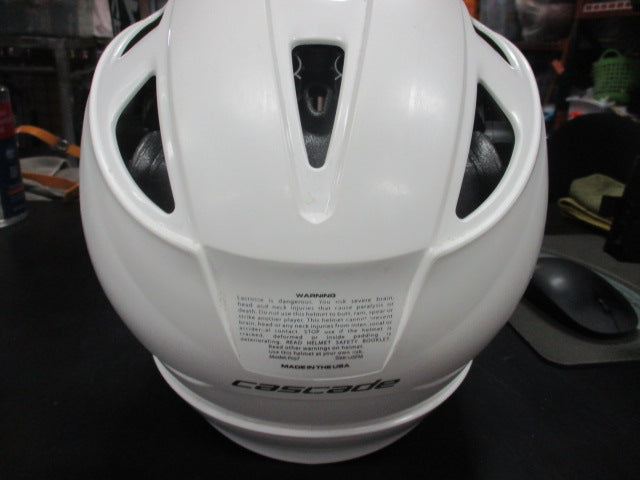 Load image into Gallery viewer, Used Cascade Pro7 Lacrosse Helmet (Missing Jaw Pads)
