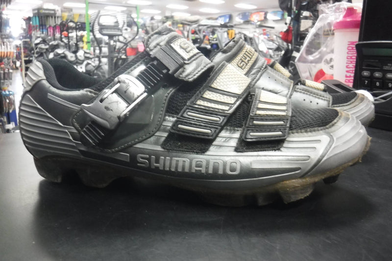 Load image into Gallery viewer, Used Shimano M225 Size 9.5 Bike Shoes
