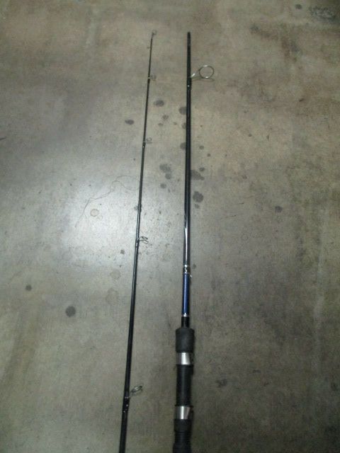 Used Dawa DShock F662M 6'6" 2- Piece Fishing Pole - slight wear