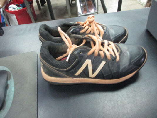 Used New Balance Size 4.5 Cleats