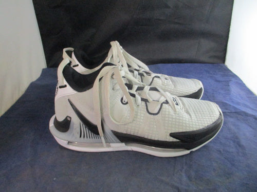 Used Nike LeBron Witness 7 Basketball Shoes Youth Size 5.5
