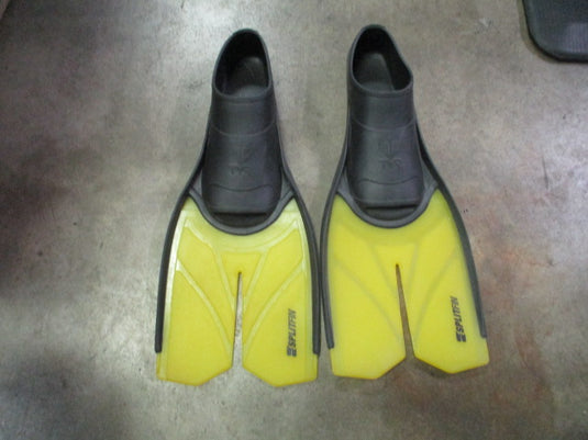 Used TYR Split Fins Swim Fins Size Medium 6-7 / 39-40