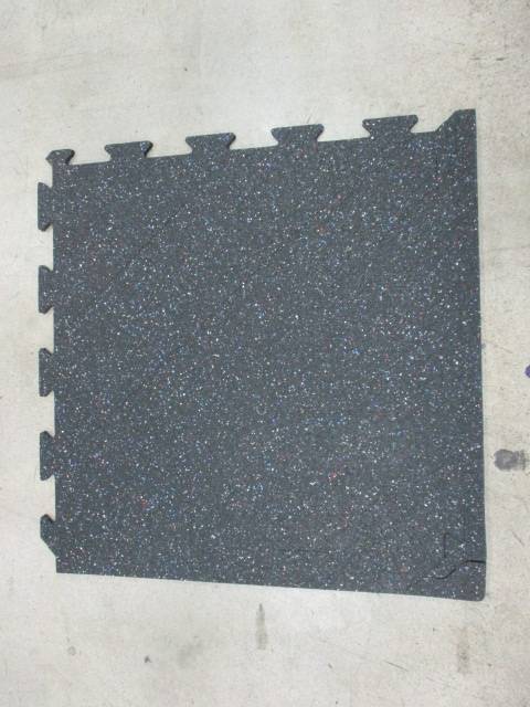 New 2' X 2' Rubber Interlocking Floor Mat (Quantity 1)