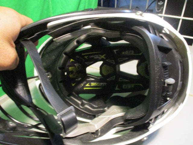 Load image into Gallery viewer, Used Casecasde XRS Pro One Size fit Most Lacrosse Helmet W/ Chin Strap
