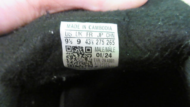 Load image into Gallery viewer, Used Adidas Samba Classic Indoor Soccer Shoes - Size 9.5
