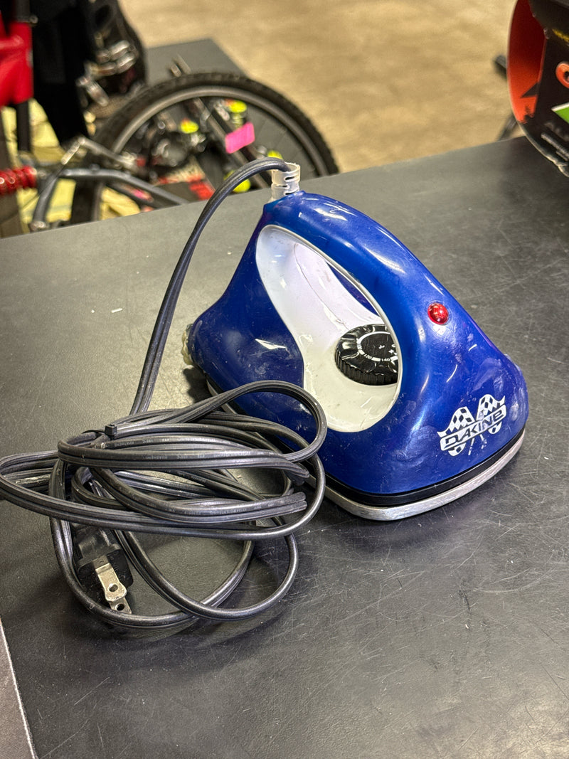 Load image into Gallery viewer, Used Dakine Adjustable Tuning Iron For Hot Wax Application
