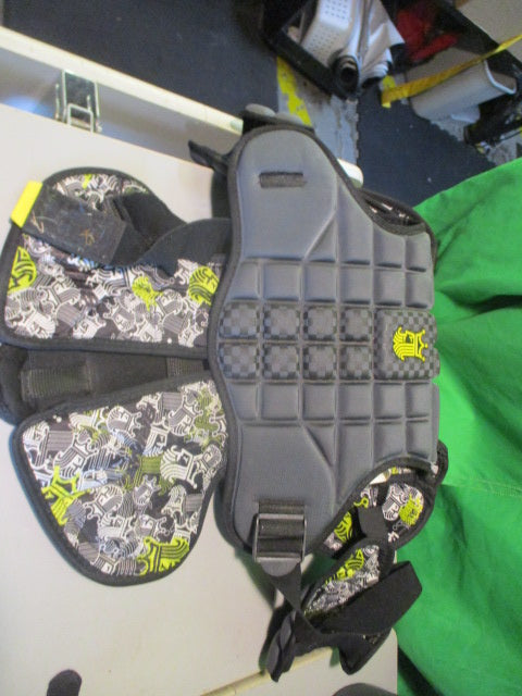 Load image into Gallery viewer, Used BRINE LOPRO Mid Superlight Lacrosse Shoulder Pad - Size Small
