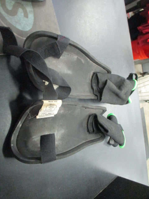 Load image into Gallery viewer, Used Champro LP Adult Large Soccer Shin Guards
