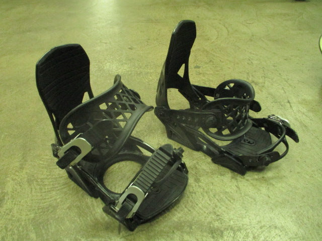 Load image into Gallery viewer, Used M8trix Snowboard Bindings Size Small (Missing Discs)
