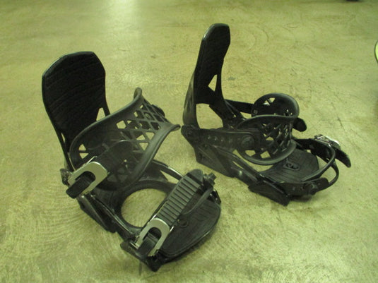 Used M8trix Snowboard Bindings Size Small (Missing Discs)