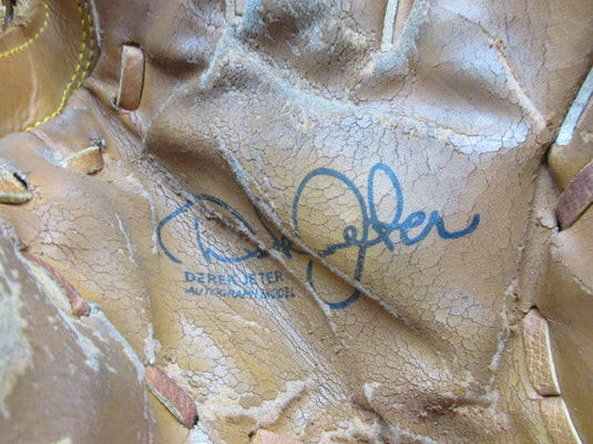 Used Rawlings Derek Jeter RBG74 12" Glove - RHT
