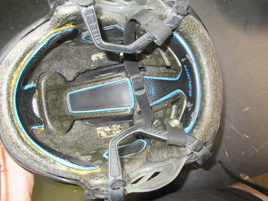 Used Bauer FM7500 Hockey Helmet - Size Medium