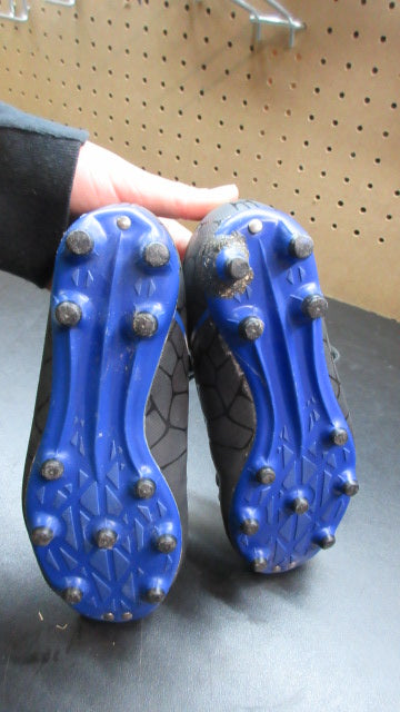 Load image into Gallery viewer, Used Vizari Soccer Cleats - Size Youth 13.5
