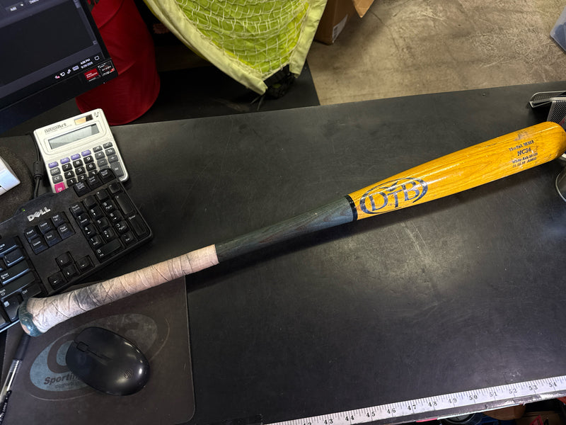 Load image into Gallery viewer, Used Dove Tail Bats NC34 Ash Wood Baseball Bat 32 in 28 oz -4
