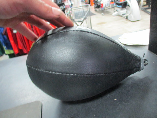 Load image into Gallery viewer, Used Everlast 4 LB Speed Bag

