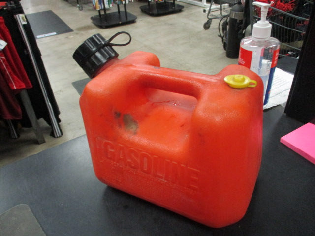 Load image into Gallery viewer, Used Gasoline Can 1 Gallon 4oz

