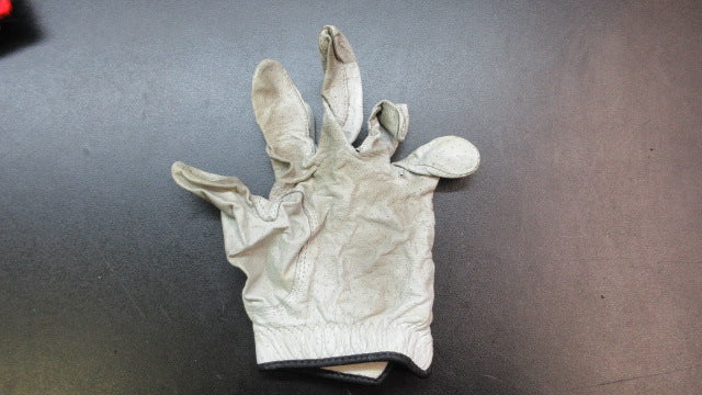 Load image into Gallery viewer, Used Taylormade Golf Glove - Size Medium - LH

