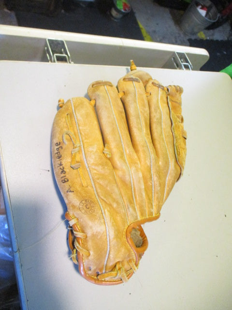 Load image into Gallery viewer, Used Rawlings Dave Winfield 12" Glove - RHT
