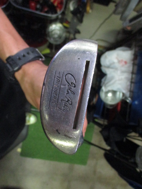 Load image into Gallery viewer, Vintage John Riley Tri-Liner Right Hand 2 Putter
