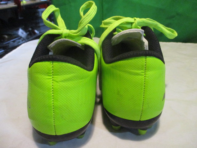 Load image into Gallery viewer, Used Zhenzu Soccer Cleats Size 2.5
