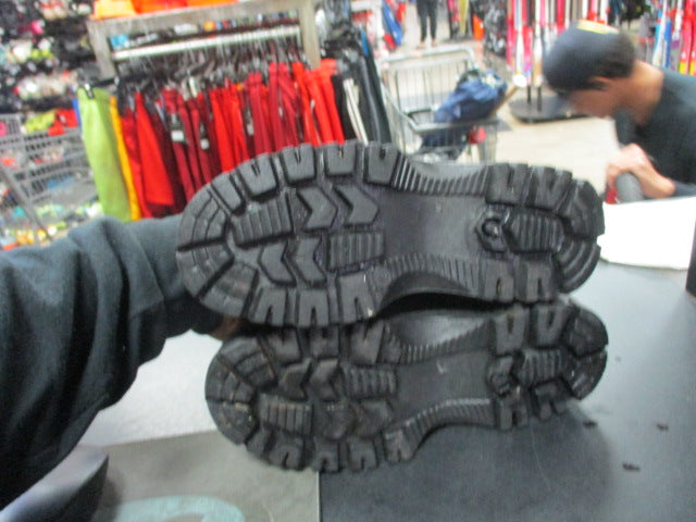 Load image into Gallery viewer, Used WFS Size Kids 4 Winter Boots
