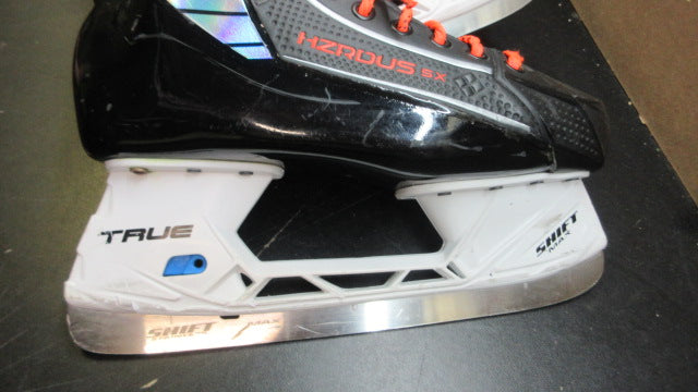 Load image into Gallery viewer, Used True HZRDUS 5X Hockey Skates - Size 7.5R (US 9)
