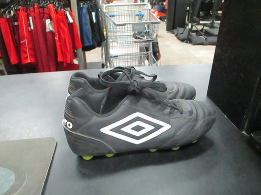 Used Umbro Youth 3 Soccer Cleats