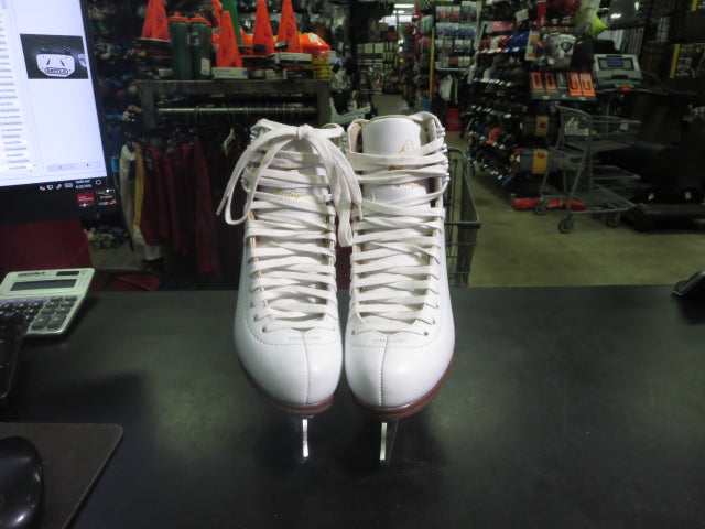 Load image into Gallery viewer, Used Jackson Mystique typ1490 Figure Skates with a Mk 2 Blade Size 6c
