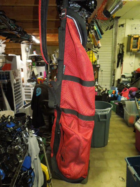 Load image into Gallery viewer, Used Titleist Sunday Golf Carry Bag in Red
