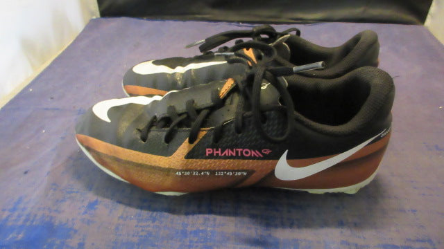 Load image into Gallery viewer, Used Nike Phantom Soccer Cleats Youth Size 4 - worn
