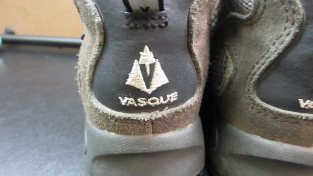 Load image into Gallery viewer, Used Vasque Breeze Water Proof Hiking Shoes - Youth 2 Med
