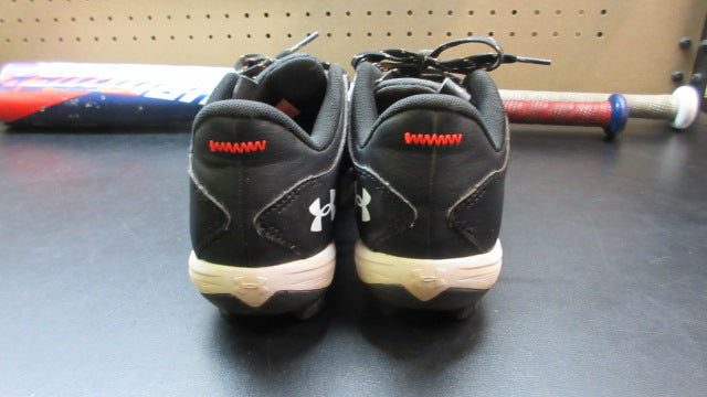 Load image into Gallery viewer, Used Under Armour Leadoff Baseball Cleats - Size Youth 5.5
