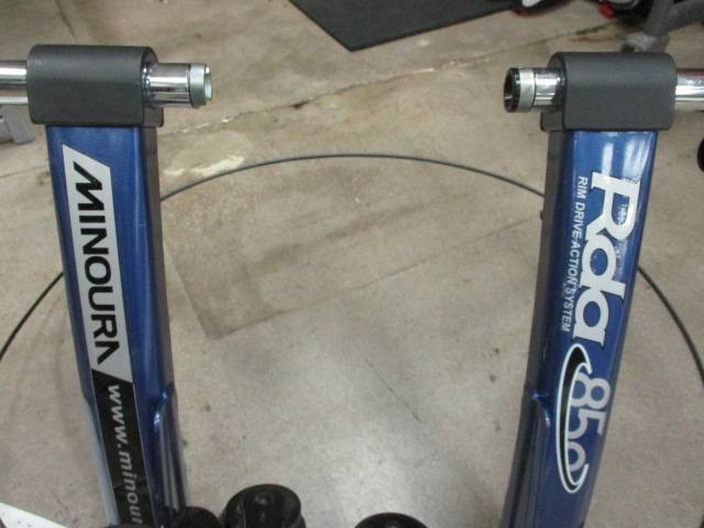 Load image into Gallery viewer, Used Minoura RDA 850 Bike Trainer
