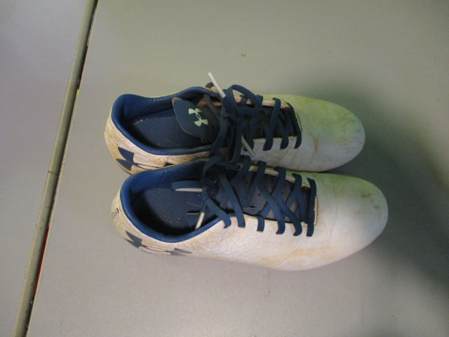 Load image into Gallery viewer, Used Under Armour Magnetico Soccer Shoes size 5
