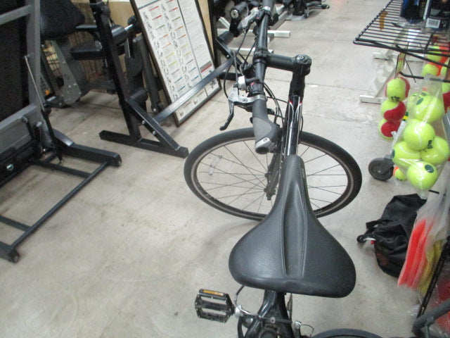 Load image into Gallery viewer, Used Trek 7.5 FX 24 Speed 700C Bicycle
