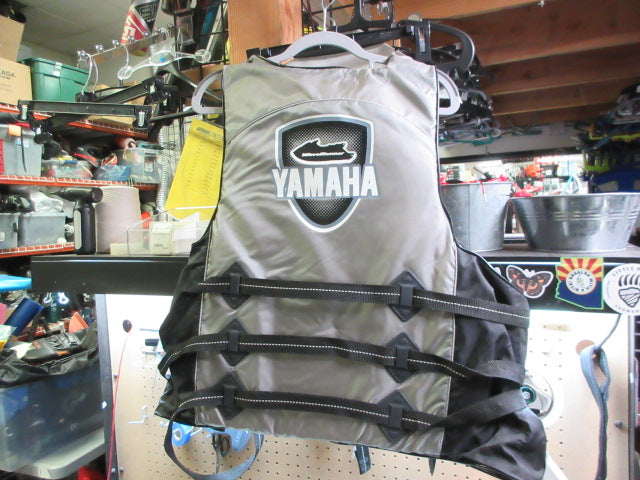 Load image into Gallery viewer, Used Yamaha Life Jacket - Size Adult XXX-Large
