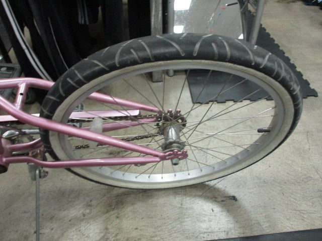 Load image into Gallery viewer, Used Evo Bonsai 24&quot; Cruiser Bike (Seat Has Wear)
