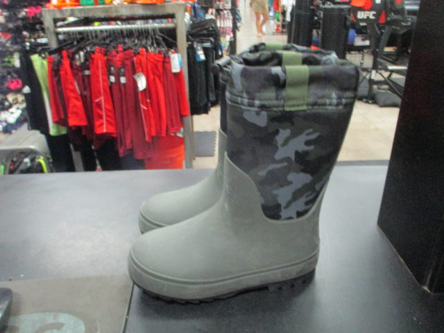Load image into Gallery viewer, Used Cat &amp; Jack Size 1 Winter Boots
