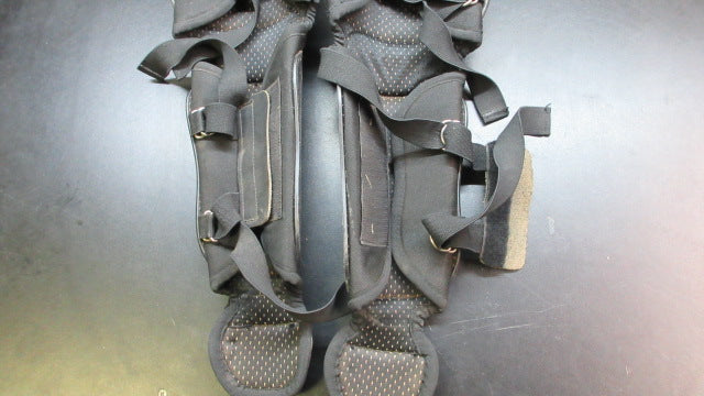 Load image into Gallery viewer, Used Wilson Catchers Shin Guards - Youth
