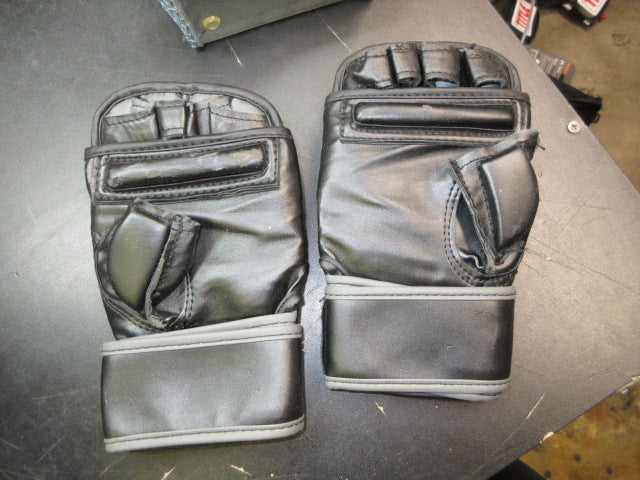 Load image into Gallery viewer, Used Everlast Wrist Wrap Heavy Bag Gloves - Size Small
