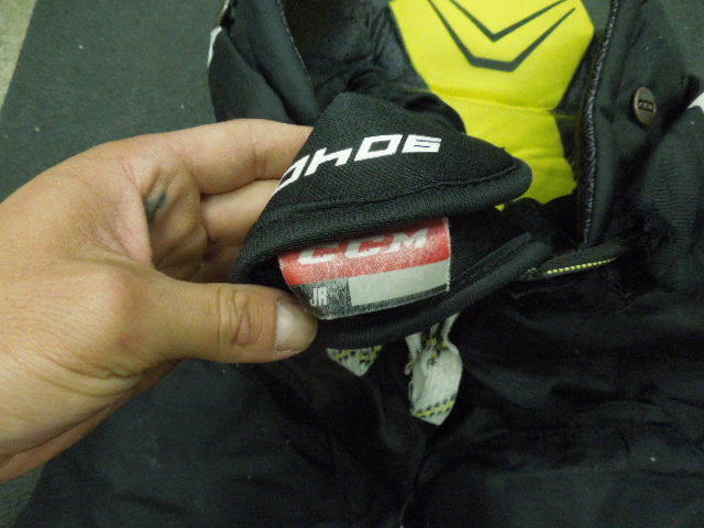 Load image into Gallery viewer, Used CCM Tacks 9040 Hockey Breezers Size Junior Large

