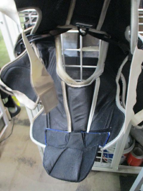 Load image into Gallery viewer, Used Bauer SP4000 Shoulder Pads Adult Size Large - missing velcro
