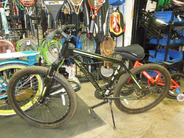 Load image into Gallery viewer, Used Schwinn Sidewinder 26" Wheel 7 Speed Steel Frame Mountain Bike
