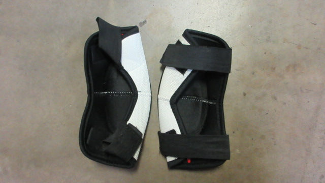 Load image into Gallery viewer, Used CCM LTP Elbow Pads Junior Medium - Grey / Black
