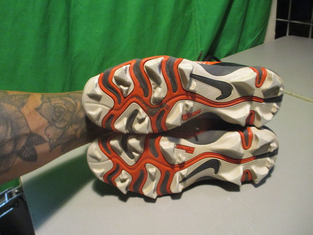Load image into Gallery viewer, Used Nike Alpha Size Youth 2.5 Baseball Cleats
