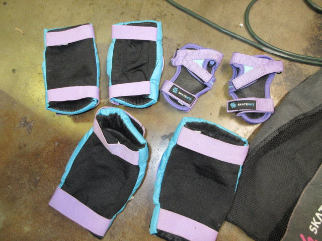 Load image into Gallery viewer, Used Skatewiz Skating Set - Knee Pads, Elbow Pads, Wrist Guards - Size Med/Lg
