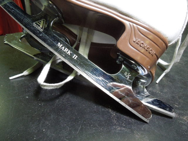 Load image into Gallery viewer, Used Jackson Ultima Ice Skates with Mk II Blade Size 2
