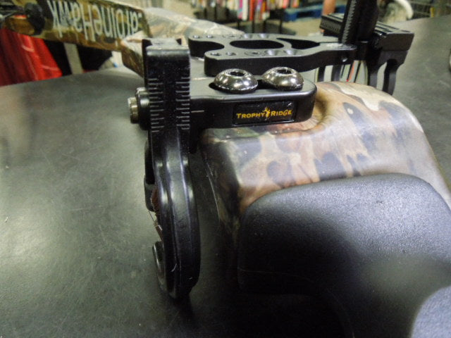 Load image into Gallery viewer, Used Golden Eagle Carbine Hawk Adv Xt Wheel RH Compound Bow
